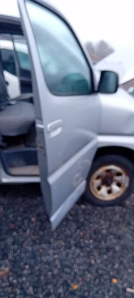 Veturë 2008 Toyota Hiace 4WD og 2007 Toyota Hiace selges samlet: foto 10