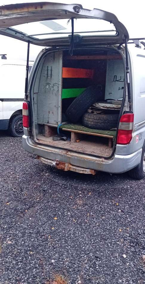 Veturë 2008 Toyota Hiace 4WD og 2007 Toyota Hiace selges samlet: foto 14