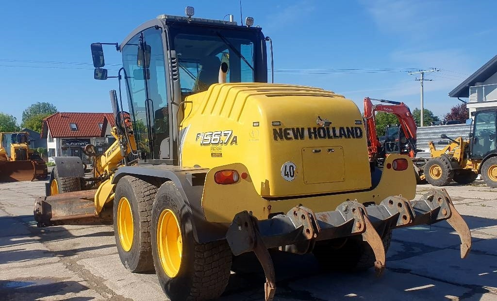 New Holland F 156.7 A - Makinë niveluese: foto 2 New Holland F 156.7 A - Makinë niveluese: foto 2