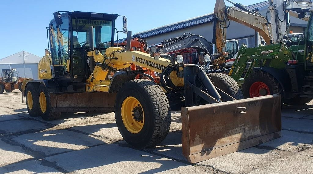 New Holland F 156.7 A - Makinë niveluese: foto 5 New Holland F 156.7 A - Makinë niveluese: foto 5