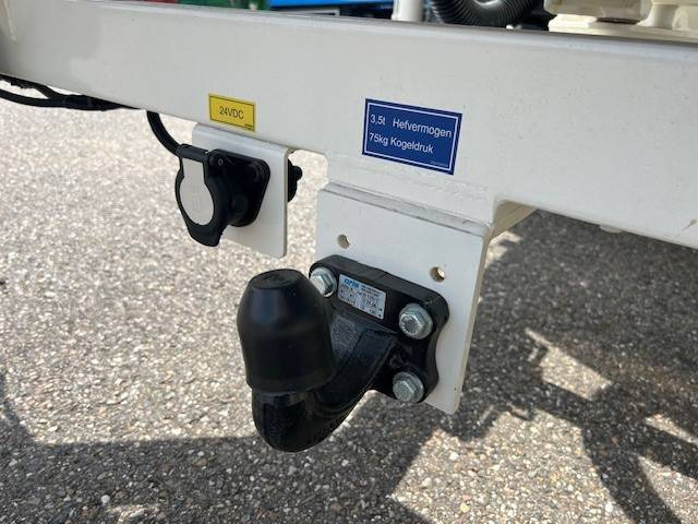 Palfinger P 300 KS - Platformë ajrore e montuar në kamion: foto 5 Palfinger P 300 KS - Platformë ajrore e montuar në kamion: foto 5