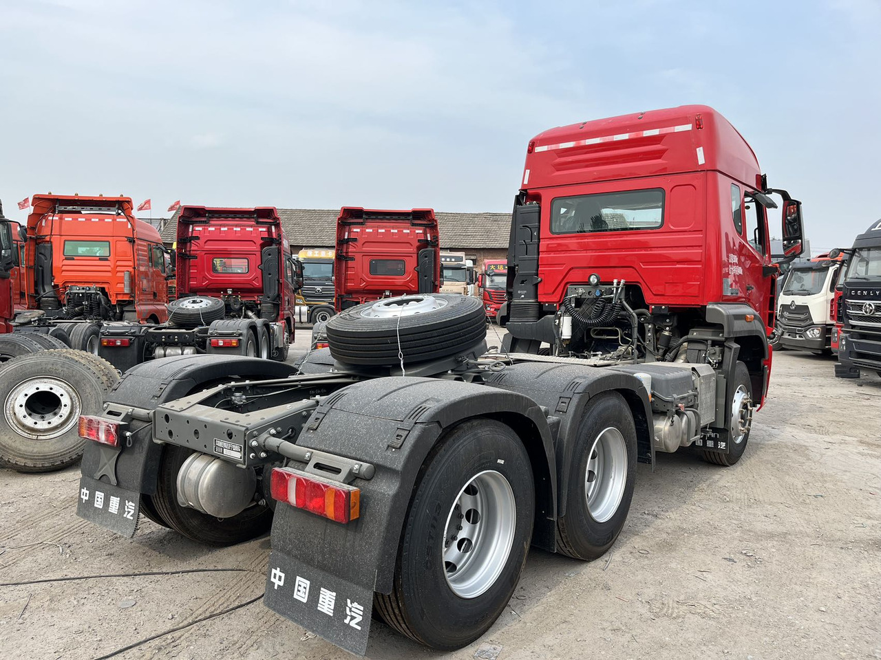 SINOTRUCK HAOHAN - Gjysmë-kamion: foto 4 SINOTRUCK HAOHAN - Gjysmë-kamion: foto 4