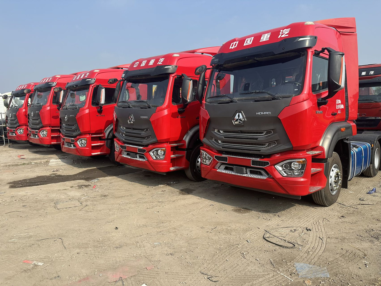 SINOTRUCK HAOHAN - Gjysmë-kamion: foto 1 SINOTRUCK HAOHAN - Gjysmë-kamion: foto 1
