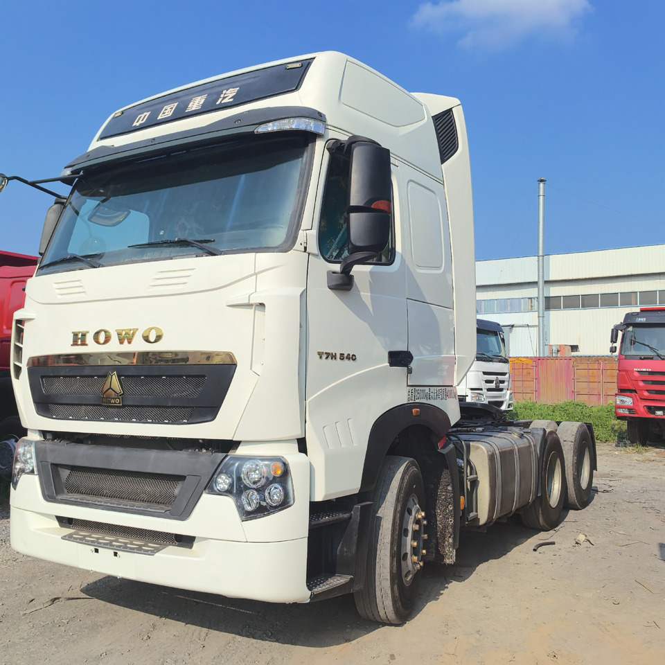 SINOTRUCK HOWO - Gjysmë-kamion: foto 1 SINOTRUCK HOWO - Gjysmë-kamion: foto 1