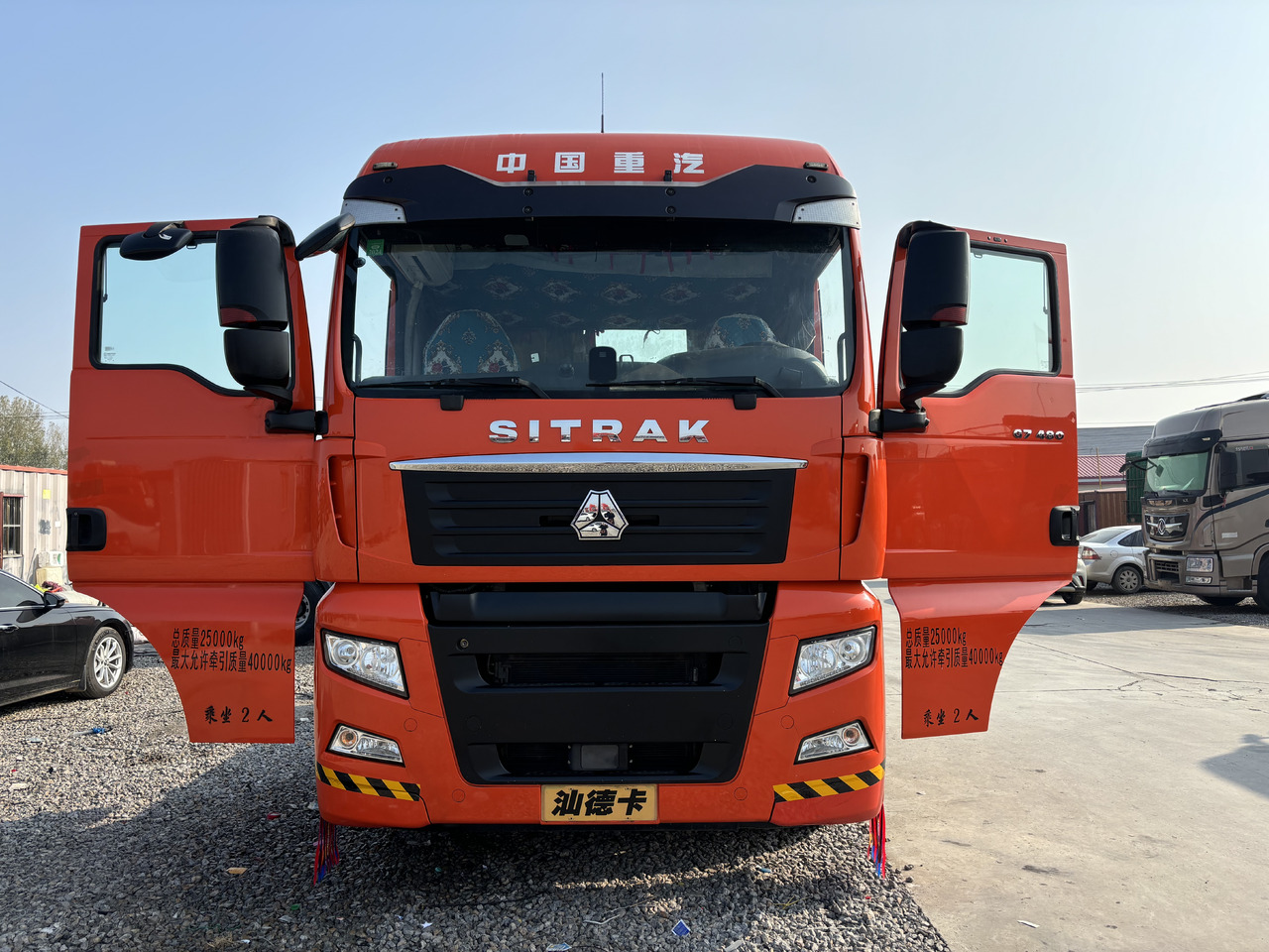 SITRAK HOWO G7 - Gjysmë-kamion: foto 1 SITRAK HOWO G7 - Gjysmë-kamion: foto 1