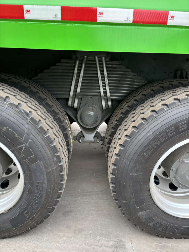 Kamion vetëshkarkues i ri SINOTRUCK HOWO: foto 7 Kamion vetëshkarkues i ri SINOTRUCK HOWO: foto 7