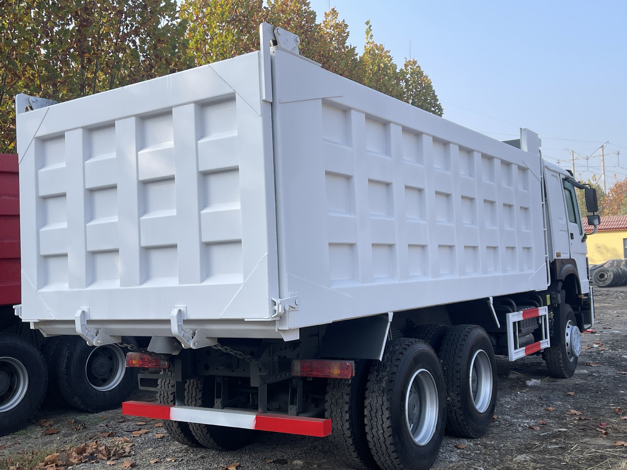 SINOTRUCK HOWO - Kamion vetëshkarkues: foto 4 SINOTRUCK HOWO - Kamion vetëshkarkues: foto 4