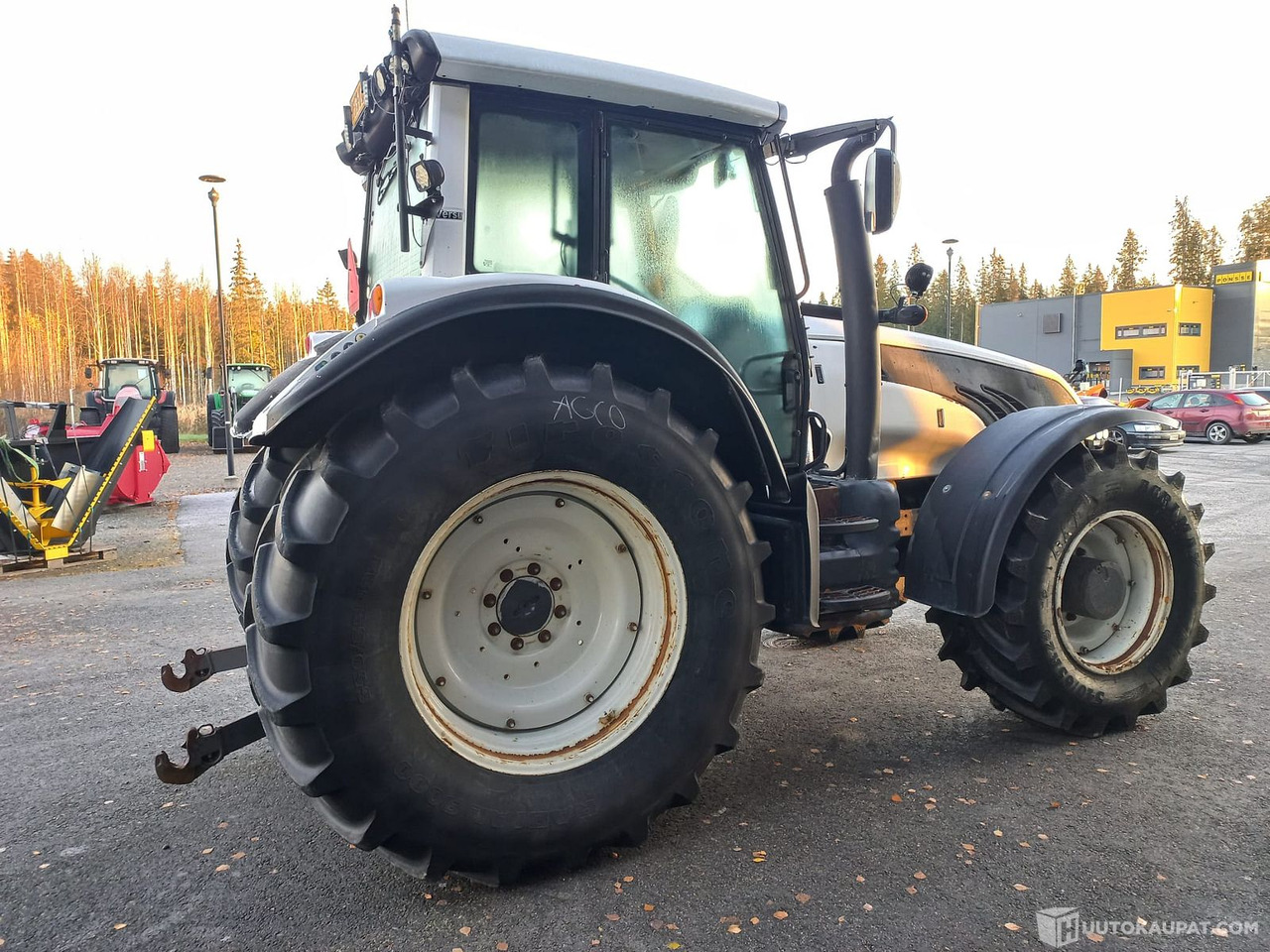 Valtra T213 VERSU, 2013, 11 100 h, Joensuu - Traktor: foto 4 Valtra T213 VERSU, 2013, 11 100 h, Joensuu - Traktor: foto 4