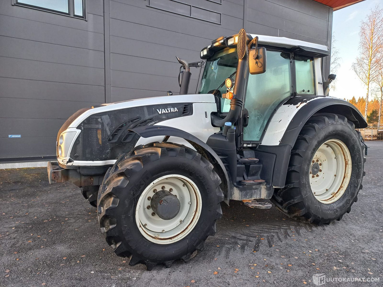 Valtra T213 VERSU, 2013, 11 100 h, Joensuu - Traktor: foto 1 Valtra T213 VERSU, 2013, 11 100 h, Joensuu - Traktor: foto 1