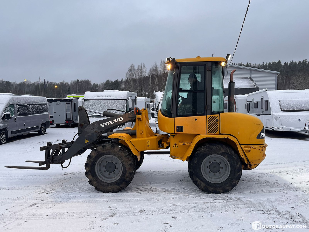Volvo L35B Pro, pyöräkuormaaja avattavalla kauhalla ja piikeillä, 2005, Vihti - Fadrom me goma: foto 1 Volvo L35B Pro, pyöräkuormaaja avattavalla kauhalla ja piikeillä, 2005, Vihti - Fadrom me goma: foto 1