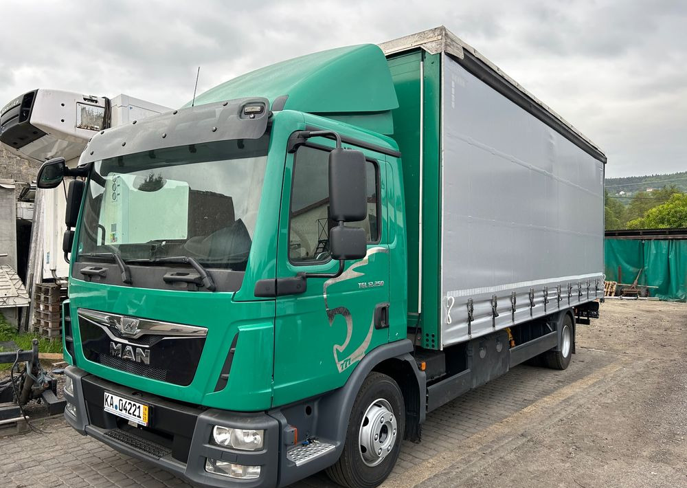 MAN TGL 12.250 6.2m AUTOMAT KLIMA z Niemiec ESP nowe opony EURO 6 / 4.75 rozstaw / zawiesie na wózek widłowy / TOP STAN / okazja nauka jazdy MOŻLIWOŚĆ DOSTOSOWANIA 12t - Kamion me tendë: foto 1 MAN TGL 12.250 6.2m AUTOMAT KLIMA z Niemiec ESP nowe opony EURO 6 / 4.75 rozstaw / zawiesie na wózek widłowy / TOP STAN / okazja nauka jazdy MOŻLIWOŚĆ DOSTOSOWANIA 12t - Kamion me tendë: foto 1