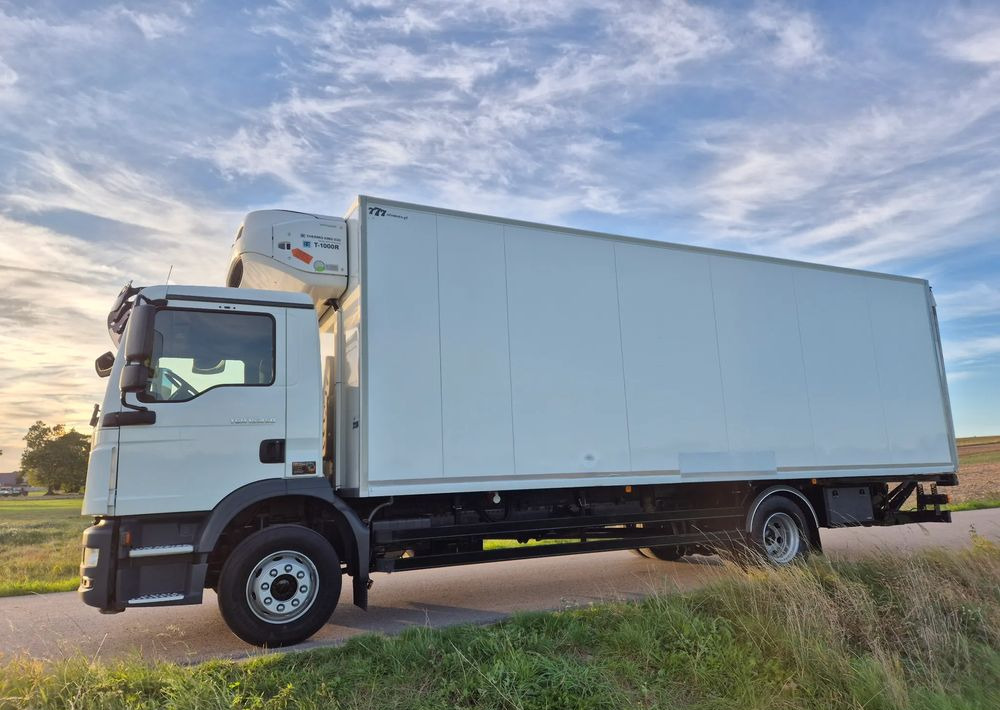 MAN TGM 15.250 7.5m winda AUTOMAT KLIMA z Niemiec EURO 6 / CHŁODNIA T-1000R THERMOKING - Kamion frigorifer: foto 4 MAN TGM 15.250 7.5m winda AUTOMAT KLIMA z Niemiec EURO 6 / CHŁODNIA T-1000R THERMOKING - Kamion frigorifer: foto 4