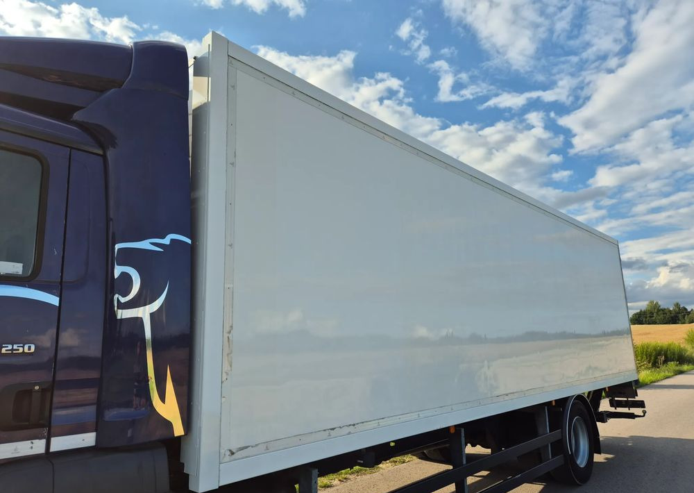 MAN TGM 18.250 Carrier 1950 D/E z Holandii / TOP STAN / 7.5m / 18 palet / winda + drzwi boczne / OKAZJA - Kamion frigorifer: foto 3 MAN TGM 18.250 Carrier 1950 D/E z Holandii / TOP STAN / 7.5m / 18 palet / winda + drzwi boczne / OKAZJA - Kamion frigorifer: foto 3