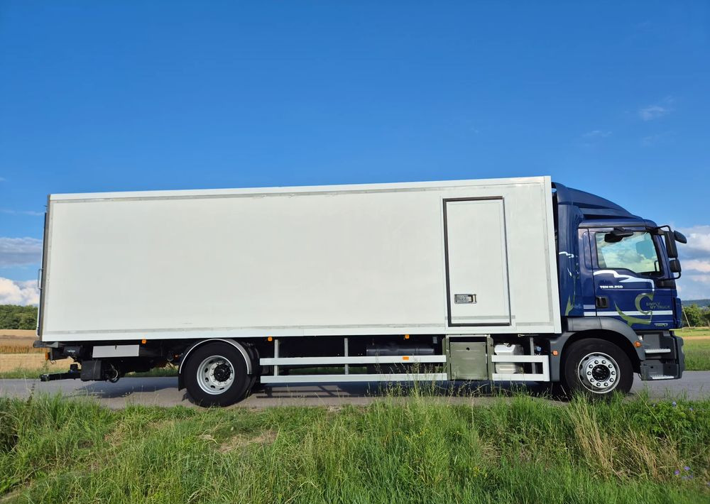 MAN TGM 18.250 Carrier 1950 D/E z Holandii / TOP STAN / 7.5m / 18 palet / winda + drzwi boczne / OKAZJA - Kamion frigorifer: foto 4 MAN TGM 18.250 Carrier 1950 D/E z Holandii / TOP STAN / 7.5m / 18 palet / winda + drzwi boczne / OKAZJA - Kamion frigorifer: foto 4