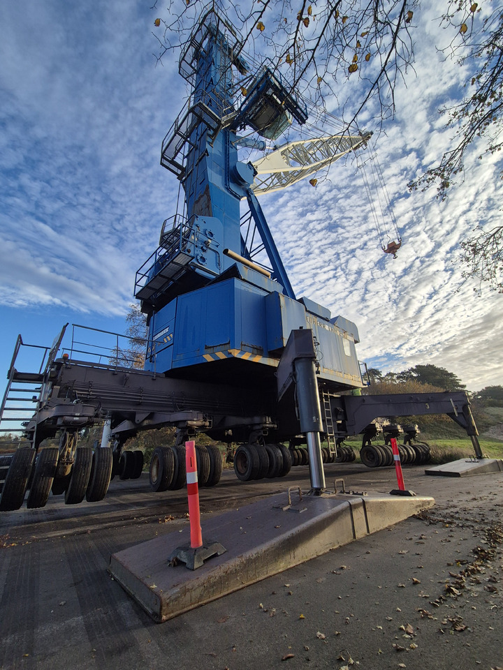 Liebherr LHM250 - Pajisje portuale: foto 5 Liebherr LHM250 - Pajisje portuale: foto 5