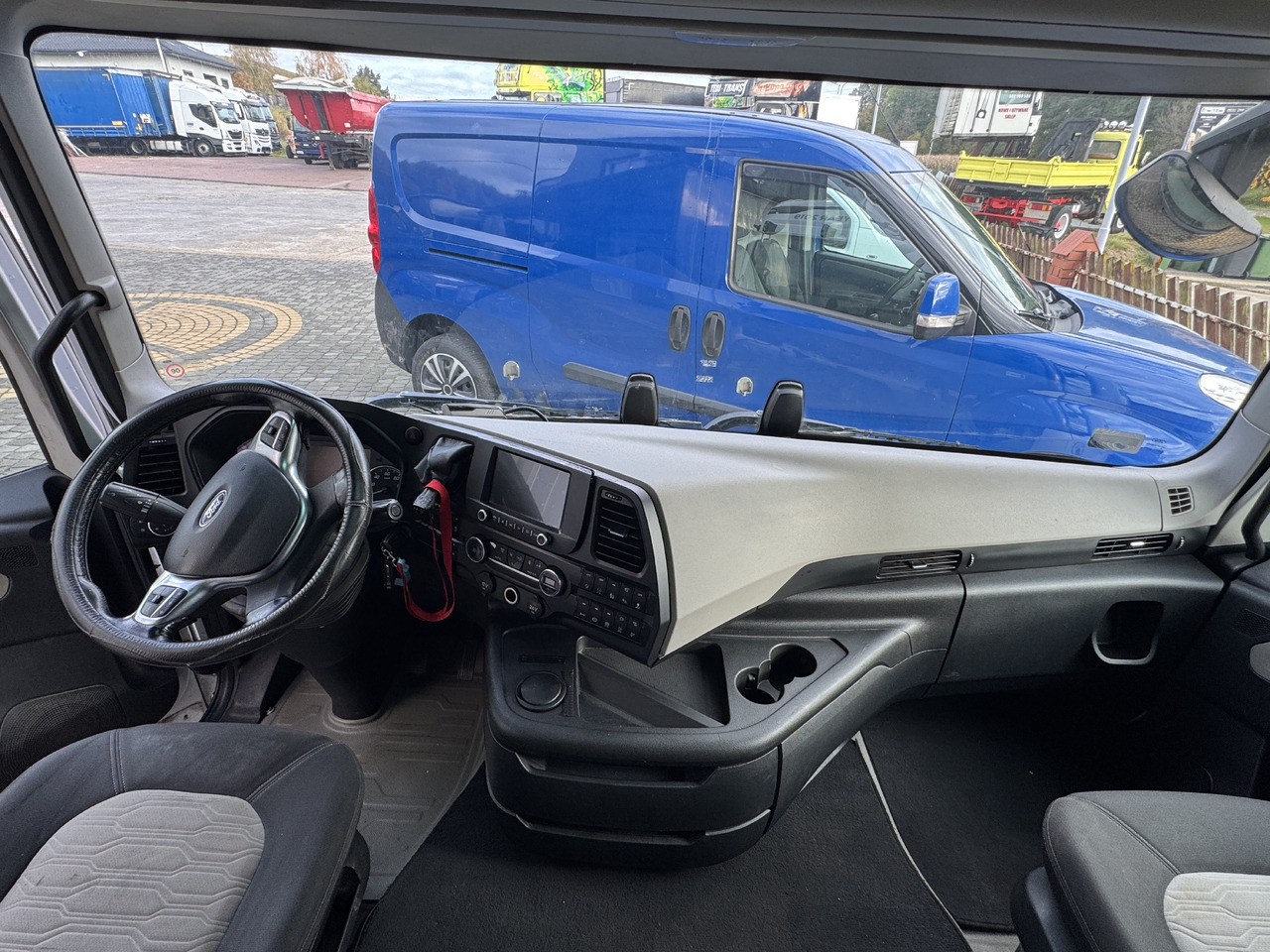 Ford F-Max 500 - Paneli i aparateve: foto 1 Ford F-Max 500 - Paneli i aparateve: foto 1