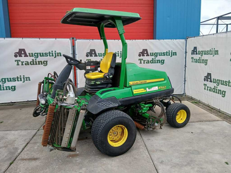 John Deere 8700 A - Korrëse bari i kopshtit: foto 5 John Deere 8700 A - Korrëse bari i kopshtit: foto 5