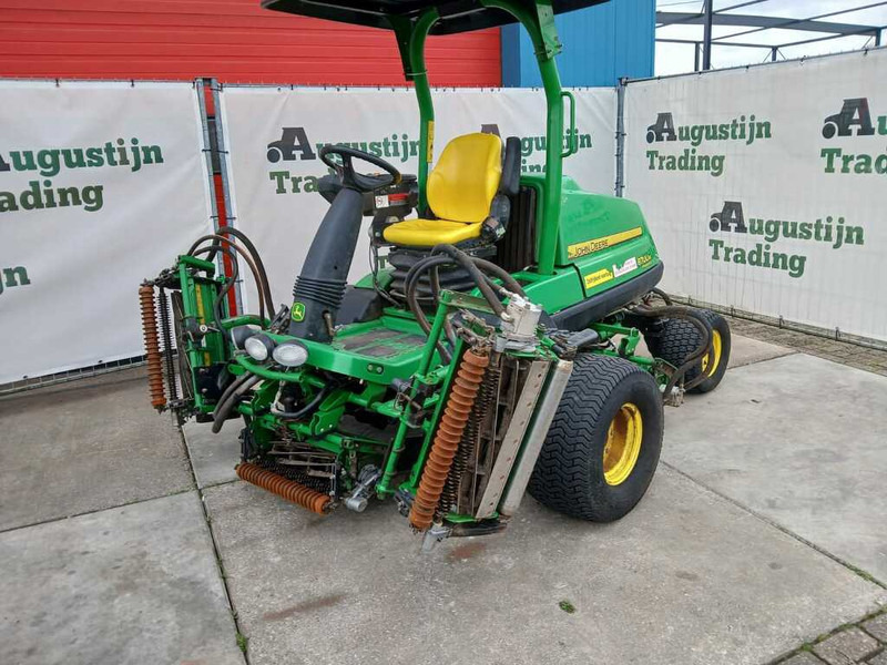 John Deere 8700 A - Korrëse bari i kopshtit: foto 1 John Deere 8700 A - Korrëse bari i kopshtit: foto 1