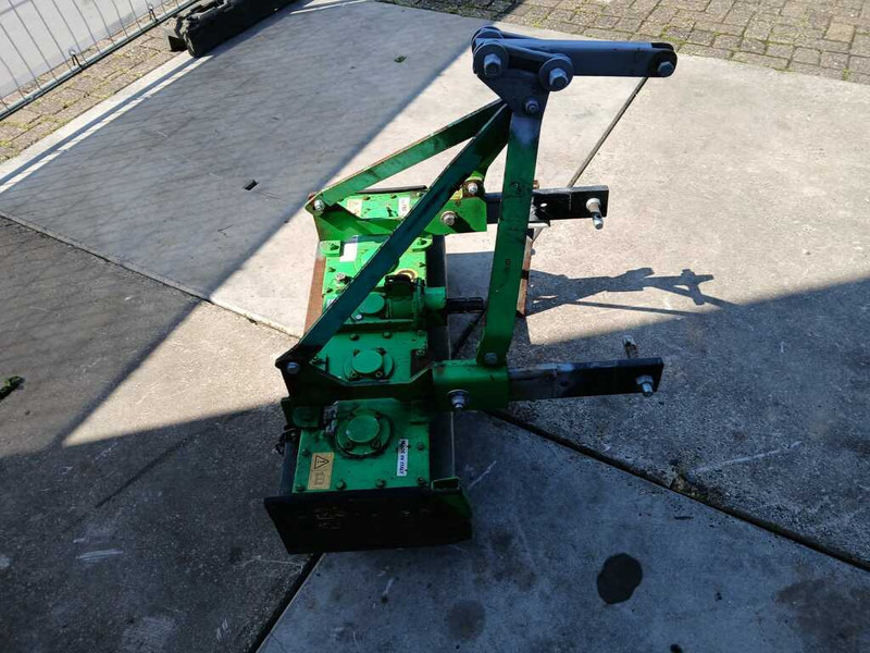 Trer MTZ 100 - Lirues kopshti: foto 4 Trer MTZ 100 - Lirues kopshti: foto 4