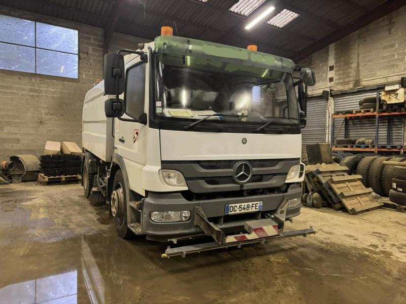 Mercedes Atego 1524 - Makinë fshirëse për rrugët: foto 1 Mercedes Atego 1524 - Makinë fshirëse për rrugët: foto 1