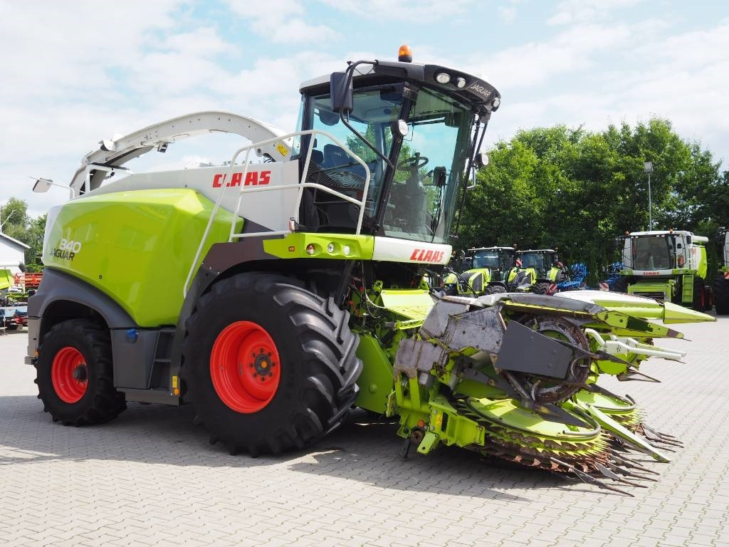 Claas Jaguar 840 + Orbis 450 - Korrëse foragjere: foto 4 Claas Jaguar 840 + Orbis 450 - Korrëse foragjere: foto 4