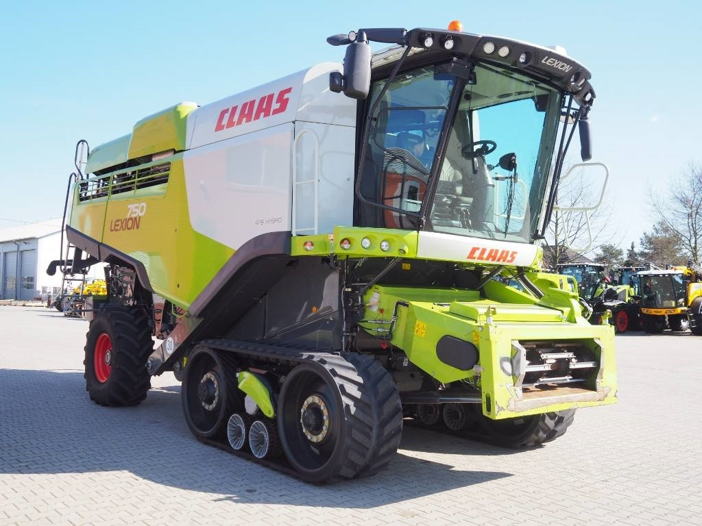 Claas Lexion 750TT GPS + V930 - Autokombajnë: foto 4 Claas Lexion 750TT GPS + V930 - Autokombajnë: foto 4