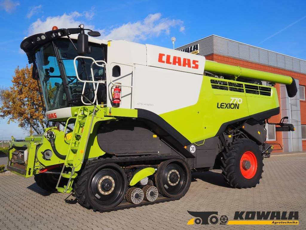 Claas Lexion 770TT 4x4 + V1200 - Autokombajnë: foto 1 Claas Lexion 770TT 4x4 + V1200 - Autokombajnë: foto 1