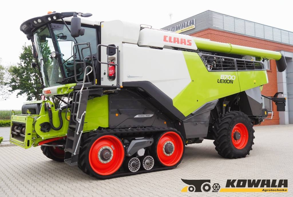 Claas Lexion 8700TT + V1080 - Autokombajnë: foto 1 Claas Lexion 8700TT + V1080 - Autokombajnë: foto 1