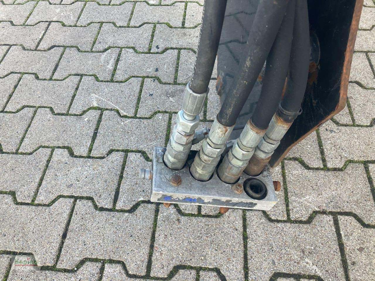 Baas 585 Professional - Ngarkues ballor për traktor: foto 3 Baas 585 Professional - Ngarkues ballor për traktor: foto 3