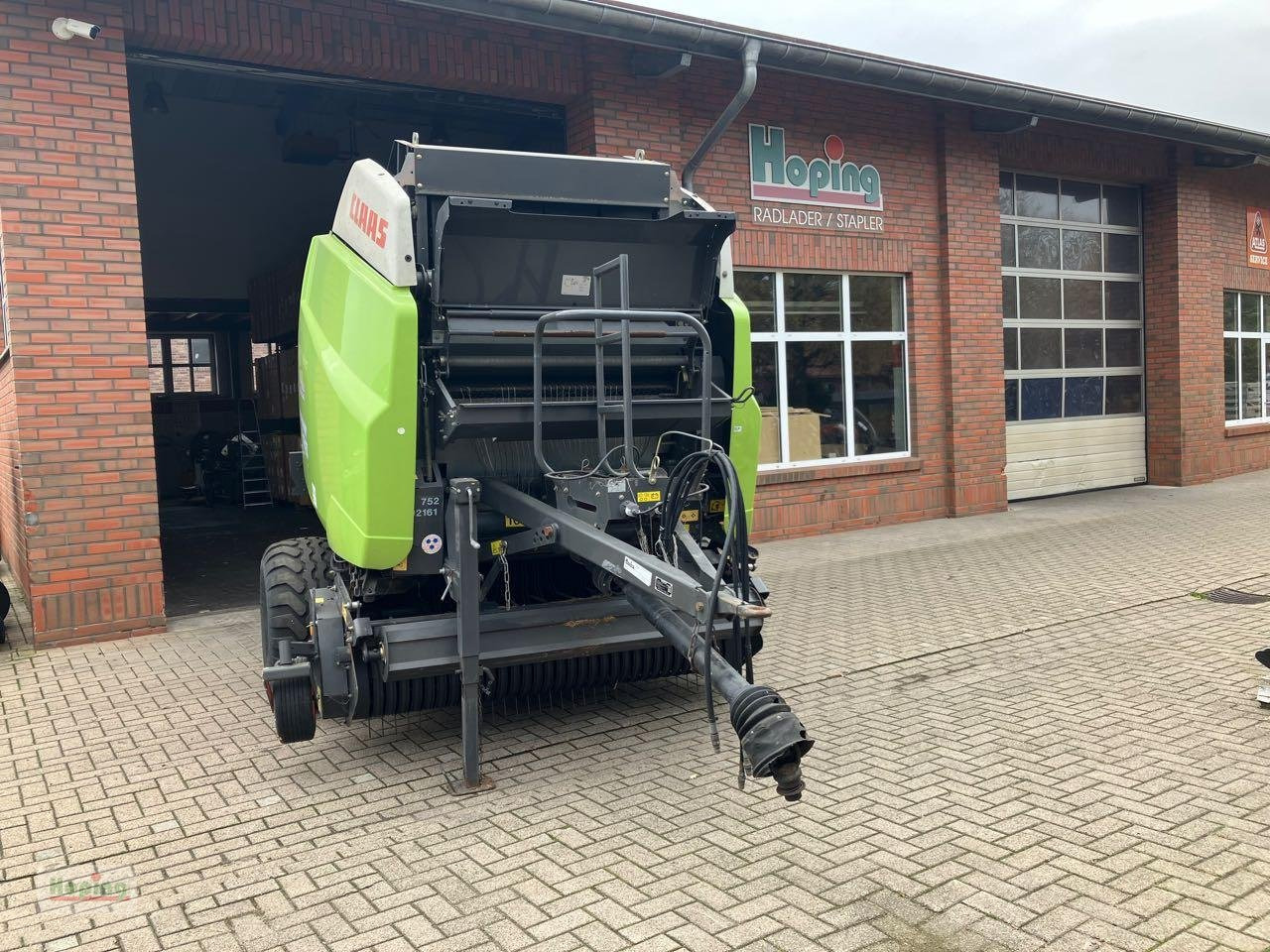 CLAAS Variant 385 - Dengmbledhëse e rrumbullakët: foto 1 CLAAS Variant 385 - Dengmbledhëse e rrumbullakët: foto 1