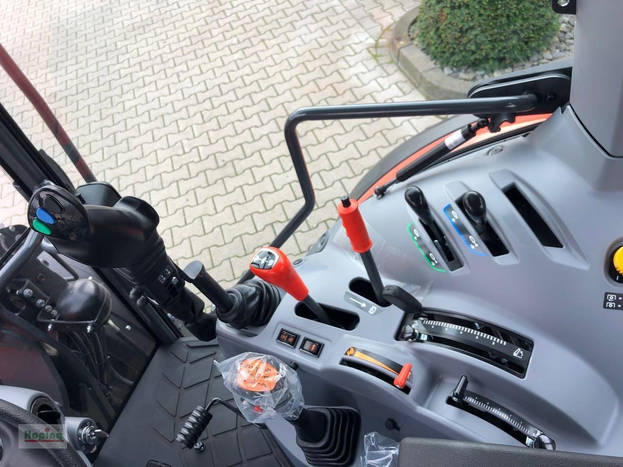 Traktor Kubota M4073 Cab: foto 7
