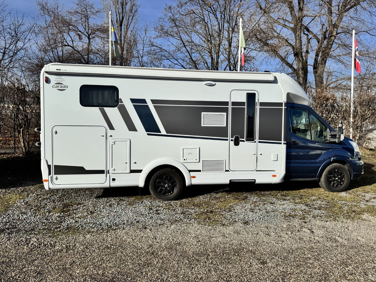 CARADO T447 pro+ , AC DOMETIC , camera, awning, radio, ALU, LPG, spare tire - Kamper gjysmë i integruar: foto 4 CARADO T447 pro+ , AC DOMETIC , camera, awning, radio, ALU, LPG, spare tire - Kamper gjysmë i integruar: foto 4