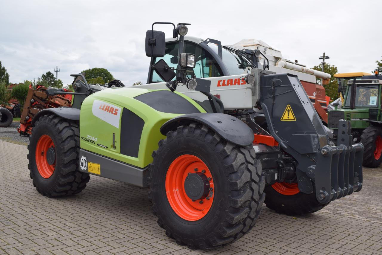 CLAAS SCORPION 7044 - Ekskavator teleskopik: foto 1 CLAAS SCORPION 7044 - Ekskavator teleskopik: foto 1