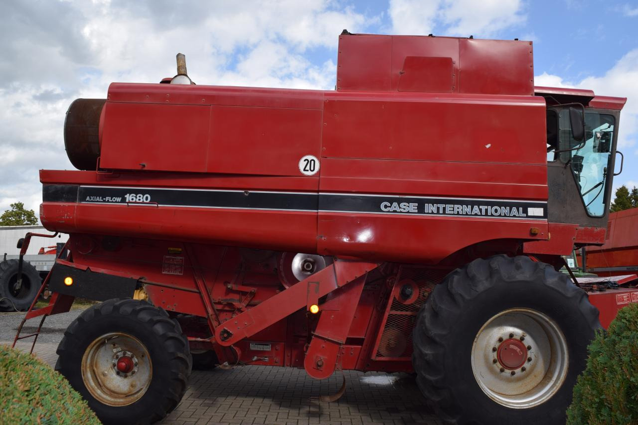 Case-IH 1680 Axial - Autokombajnë: foto 4 Case-IH 1680 Axial - Autokombajnë: foto 4