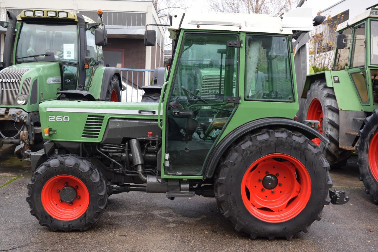 Fendt Farmer 260 V *Schmalspur* - Traktor: foto 3 Fendt Farmer 260 V *Schmalspur* - Traktor: foto 3