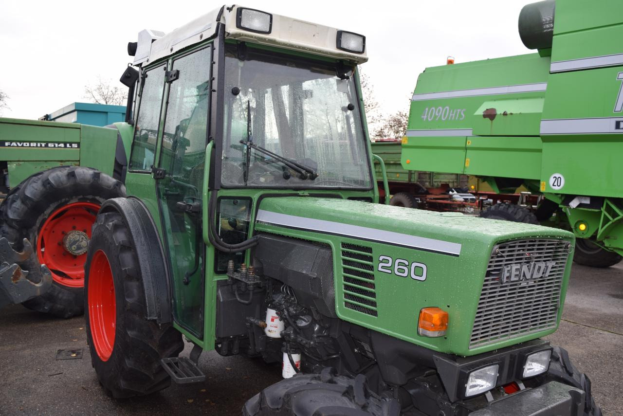 Fendt Farmer 260 V *Schmalspur* - Traktor: foto 2 Fendt Farmer 260 V *Schmalspur* - Traktor: foto 2