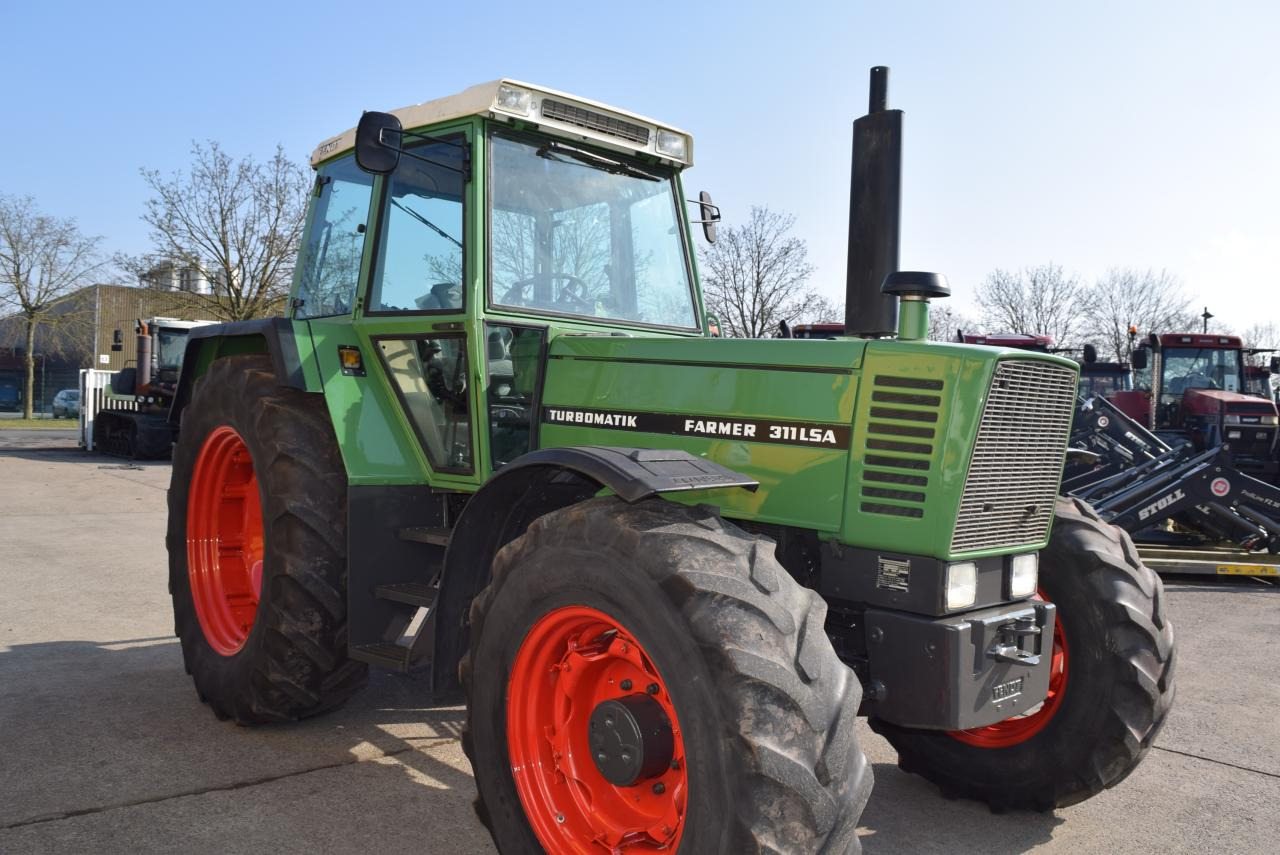 Fendt Farmer 311 LSA - Traktor: foto 1 Fendt Farmer 311 LSA - Traktor: foto 1