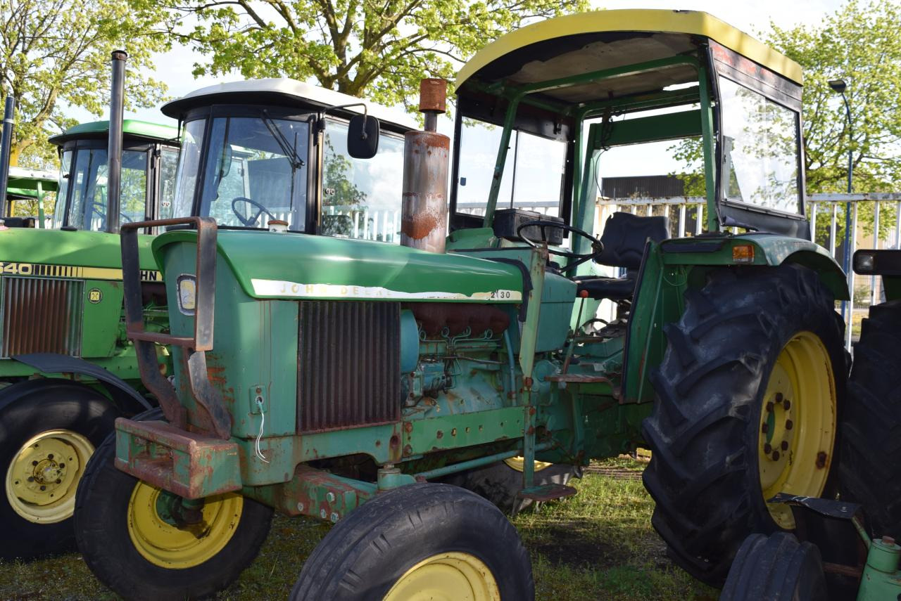 John Deere 2130 - Traktor: foto 1 John Deere 2130 - Traktor: foto 1