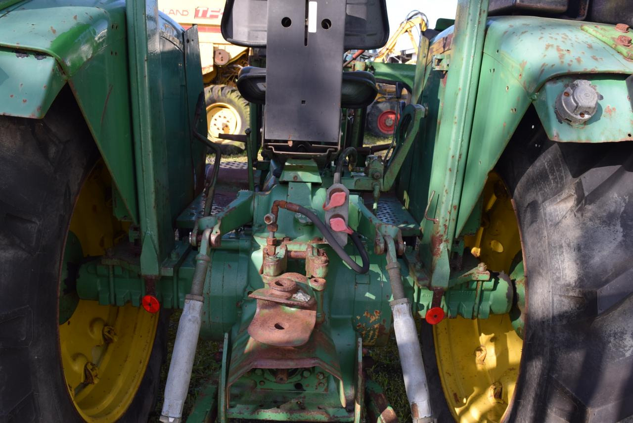 John Deere 2130 - Traktor: foto 4 John Deere 2130 - Traktor: foto 4
