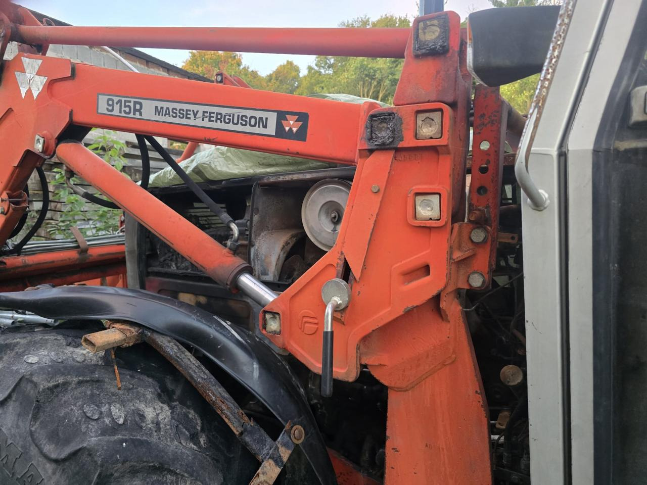 Massey Ferguson MF 390 T *Brandschaden* - Traktor: foto 4 Massey Ferguson MF 390 T *Brandschaden* - Traktor: foto 4