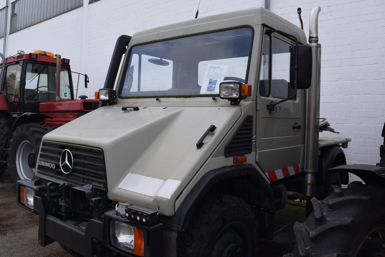 Mercedes-Benz Unimog U 90 - Traktor: foto 1 Mercedes-Benz Unimog U 90 - Traktor: foto 1
