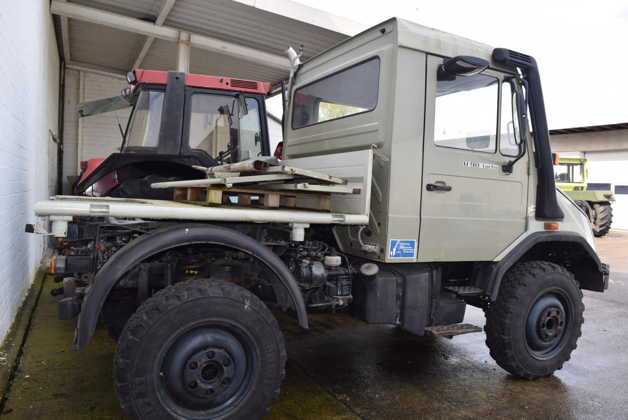 Mercedes-Benz Unimog U 90 - Traktor: foto 3 Mercedes-Benz Unimog U 90 - Traktor: foto 3