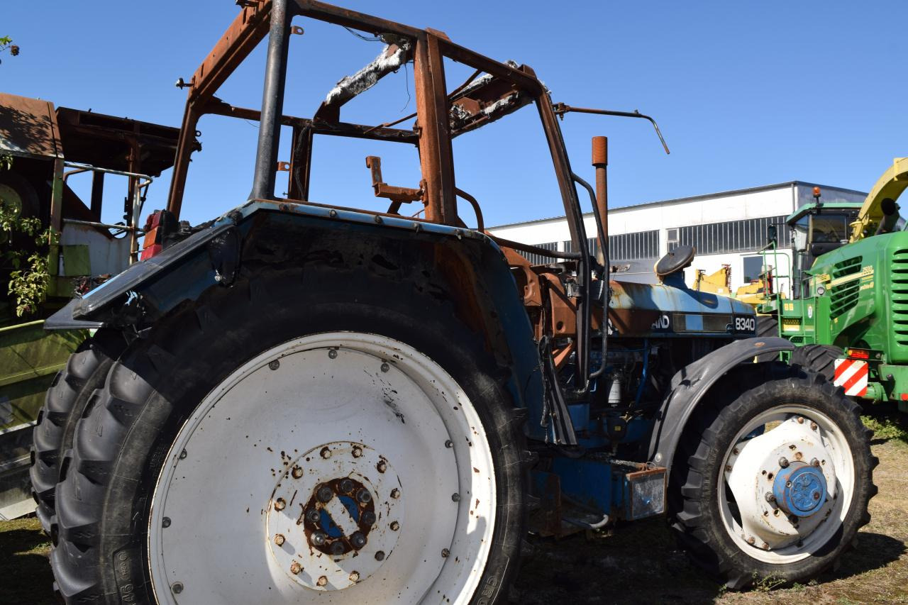 New Holland 8340 *zur Teileverwertung* - Traktor: foto 5 New Holland 8340 *zur Teileverwertung* - Traktor: foto 5