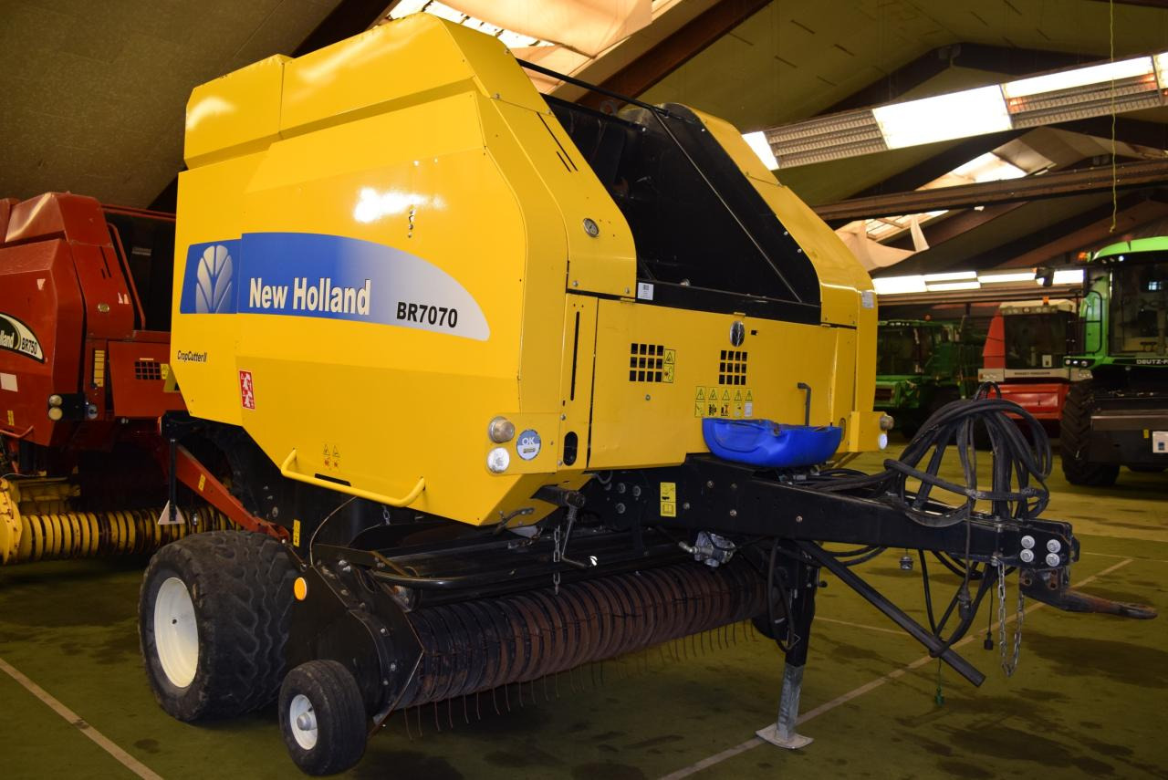 New Holland BR 7070 Crop Cutter II - Dengmbledhëse e rrumbullakët: foto 3 New Holland BR 7070 Crop Cutter II - Dengmbledhëse e rrumbullakët: foto 3