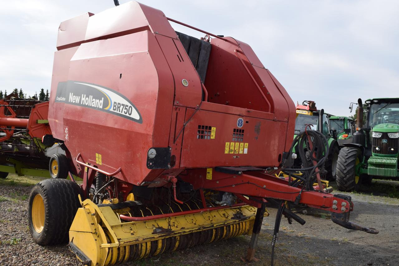 New Holland BR 750 CropCutter - Dengmbledhëse e rrumbullakët: foto 2 New Holland BR 750 CropCutter - Dengmbledhëse e rrumbullakët: foto 2