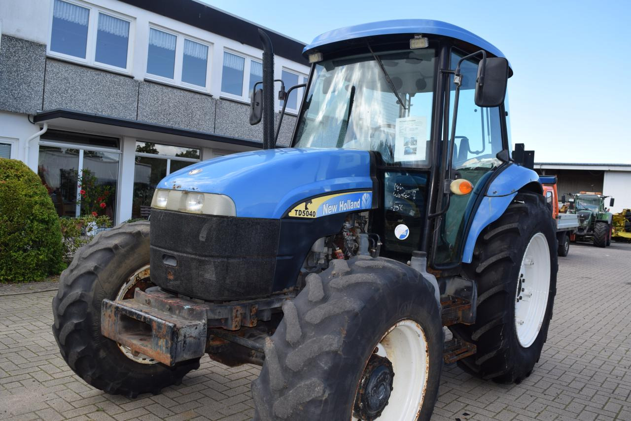 New Holland TD 5040 - Traktor: foto 4 New Holland TD 5040 - Traktor: foto 4