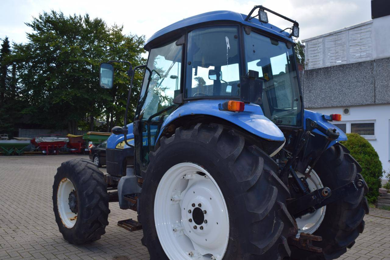 New Holland TD 5040 - Traktor: foto 5 New Holland TD 5040 - Traktor: foto 5