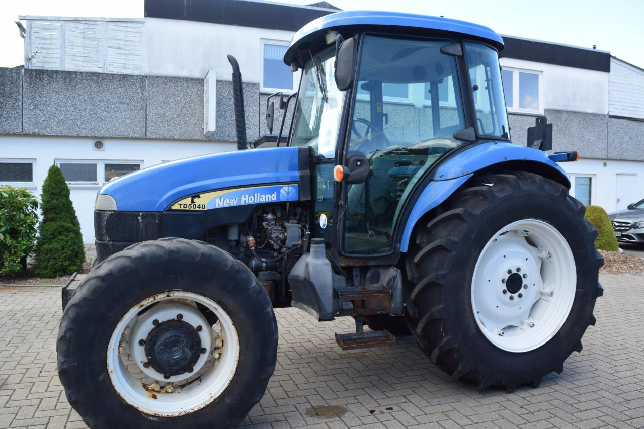 New Holland TD 5040 - Traktor: foto 1 New Holland TD 5040 - Traktor: foto 1