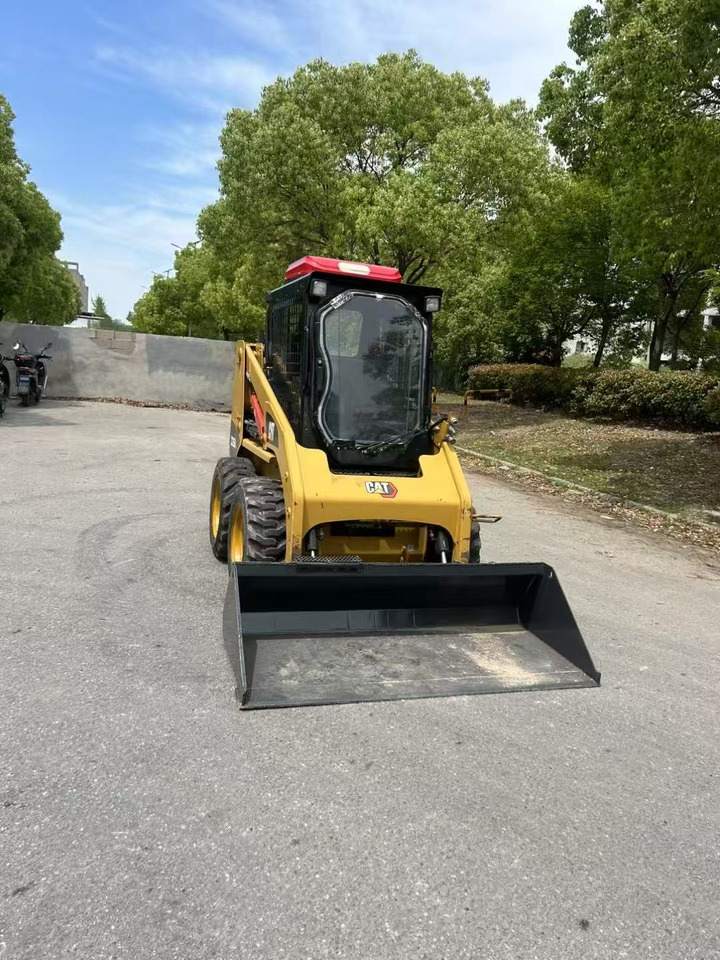 Lizingu i CATERPILLAR 226B-3 CATERPILLAR 226B-3: foto 6 Lizingu i CATERPILLAR 226B-3 CATERPILLAR 226B-3: foto 6