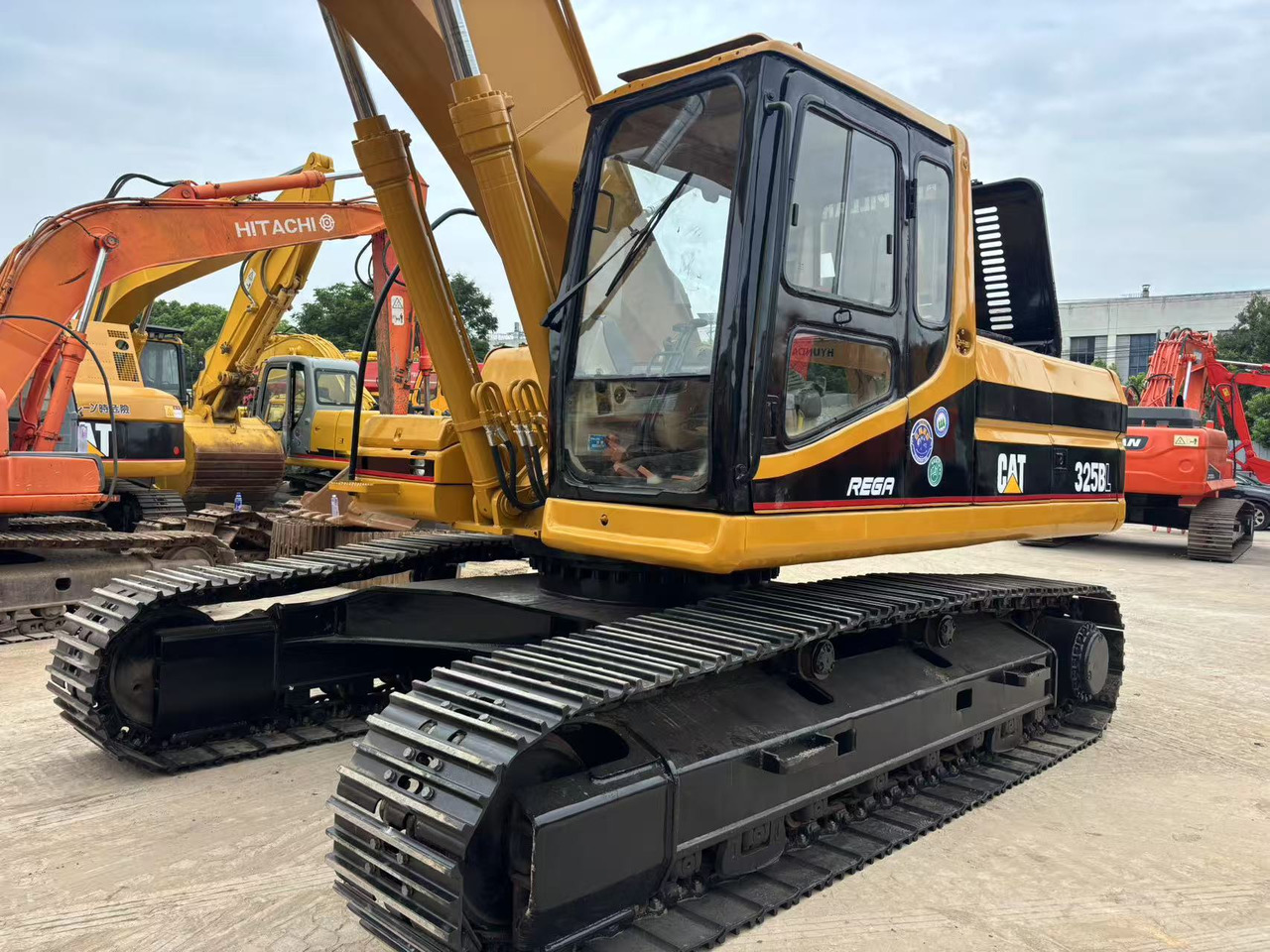 CATERPILLAR 325B - Ekskavator me zinxhirë: foto 4 CATERPILLAR 325B - Ekskavator me zinxhirë: foto 4